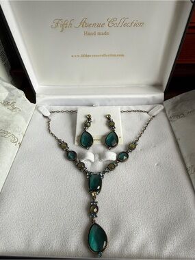 Fifth Avenue Collection: Green Teardrop Pendant Necklace & Earrings Set